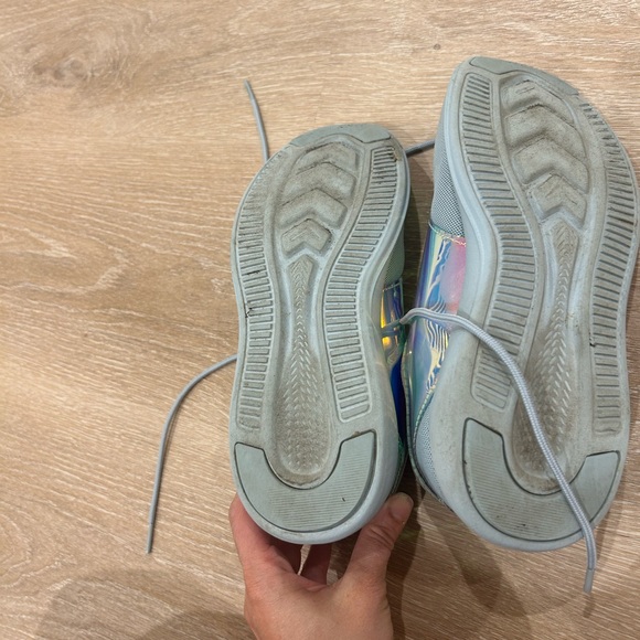 Iridescent New Balance  Fuelcore Running Trainer Grey Cyclone 8.5 Free People - Picture 6 of 6